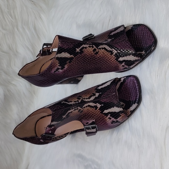 Donald Pliner Women's Fouu-DN Buckle High-Heel Sandals - Picture 2 of 7